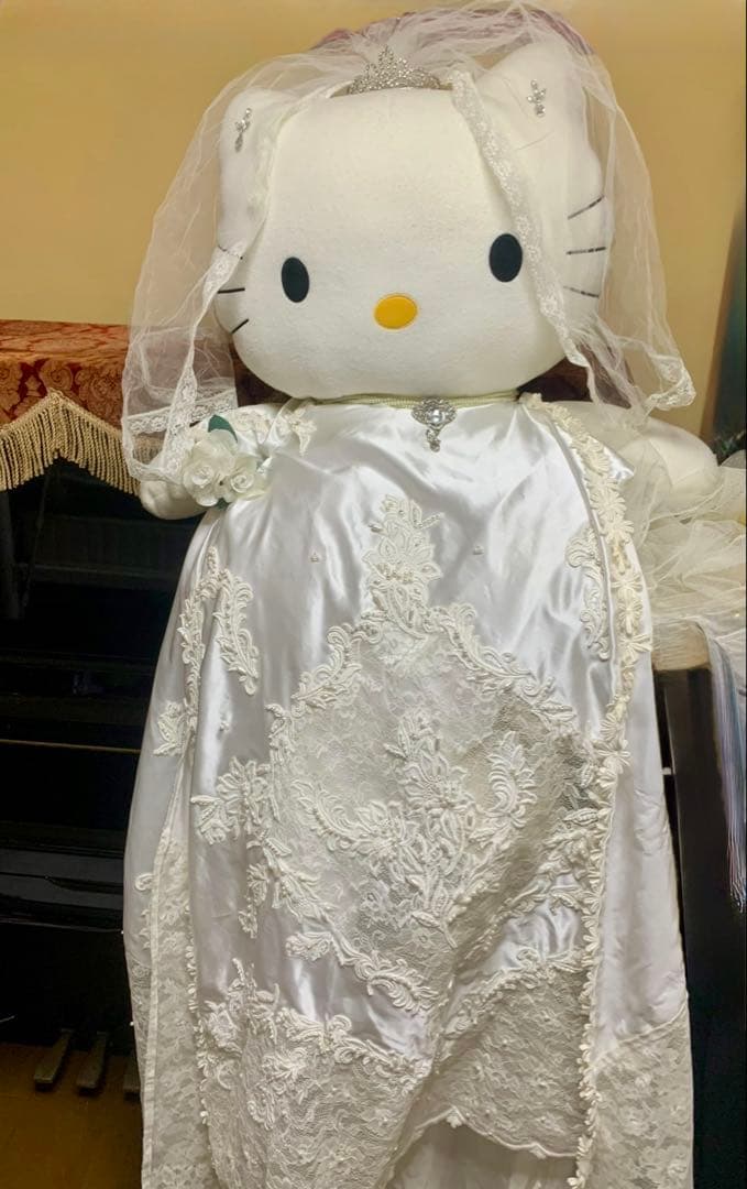 特大ハローキティ　ウェディングぬいぐるみ