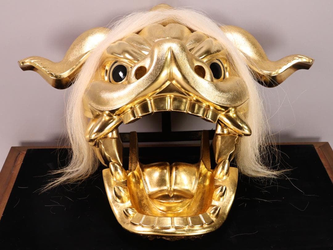 BK193　井波彫刻　名工　横山白汀　晩年作　「 金獅子 」　木彫　高さ34㎝