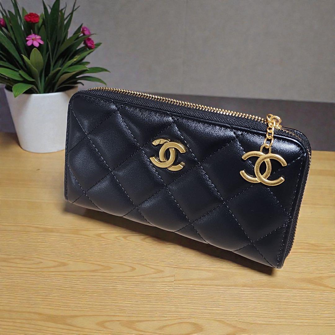 シャネル　長財布　ラウンドジップ　キルティング　チャーム　ノベルティ