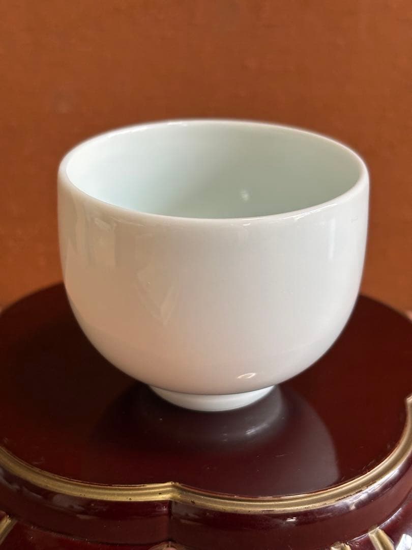人間国宝重要無形文化財井上萬二作白磁ぐい呑　最上手作　共箱　検柿右衛門