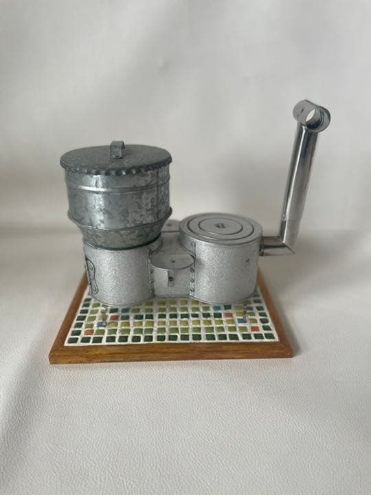 ミニチュア スモーク機能付き 薪ストーブ 精密模型 タイル製 ストーブ台付き