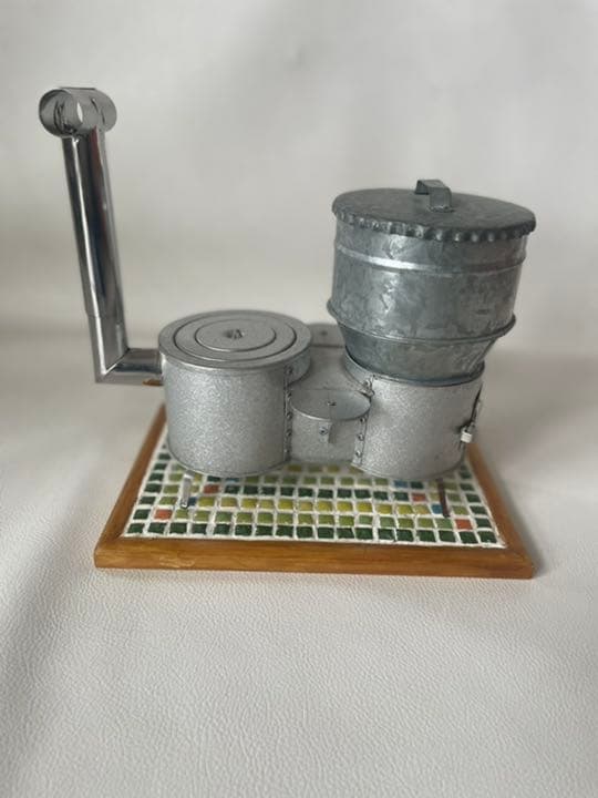 ミニチュア スモーク機能付き 薪ストーブ 精密模型 タイル製 ストーブ台付き