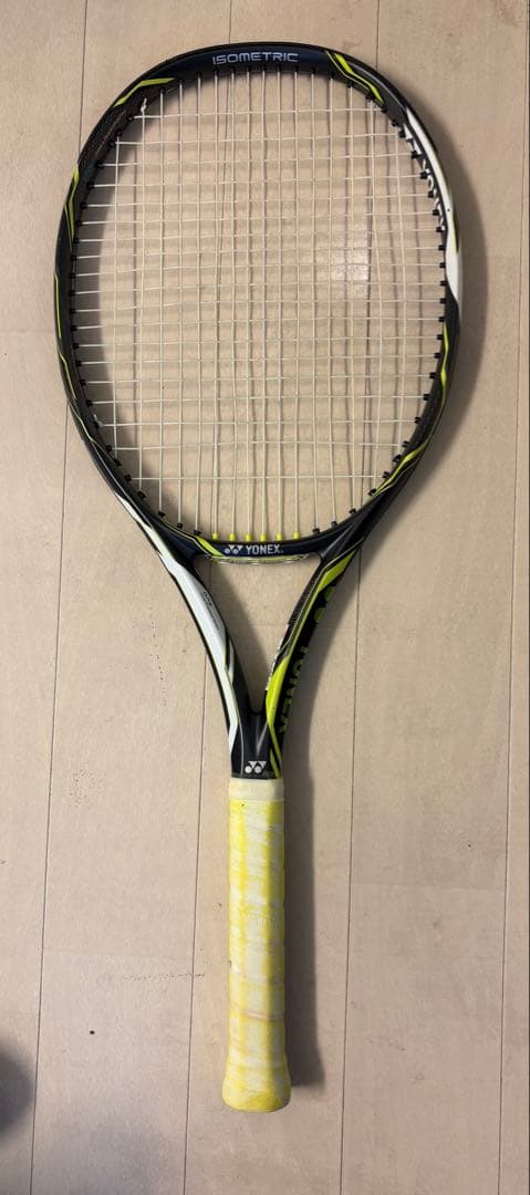 YONEX ISOMETRIC テニスラケット　極美品 袋+硬式ボール4つ