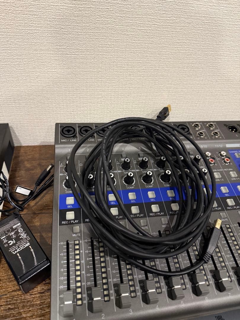 ZOOM L-12 デジタルミキサー 12チャンネル
