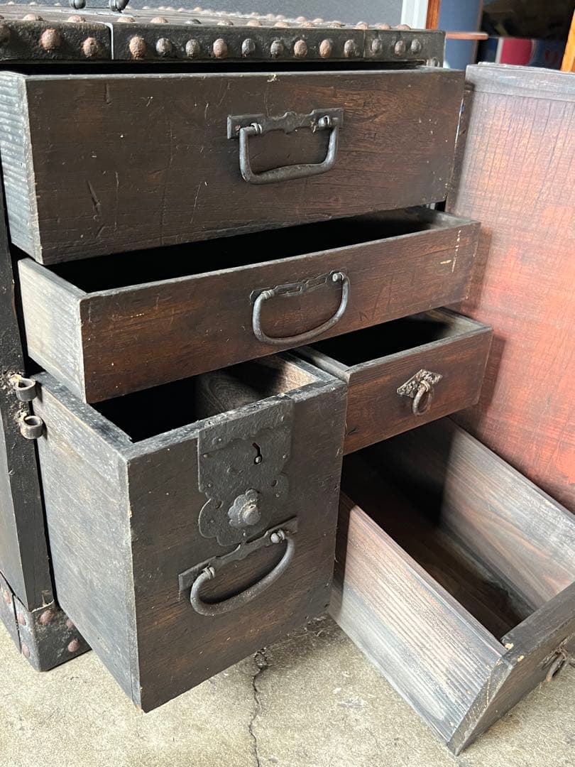 希少骨董 船箪笥 (金庫) 時代和箪笥 鉄地金具　隠し抽斗有　昭和レト兵士金具