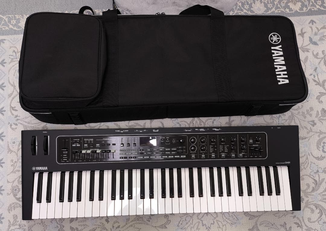 【美品】YAMAHA CK61 ステージキーボード　専用ソフトケース付き