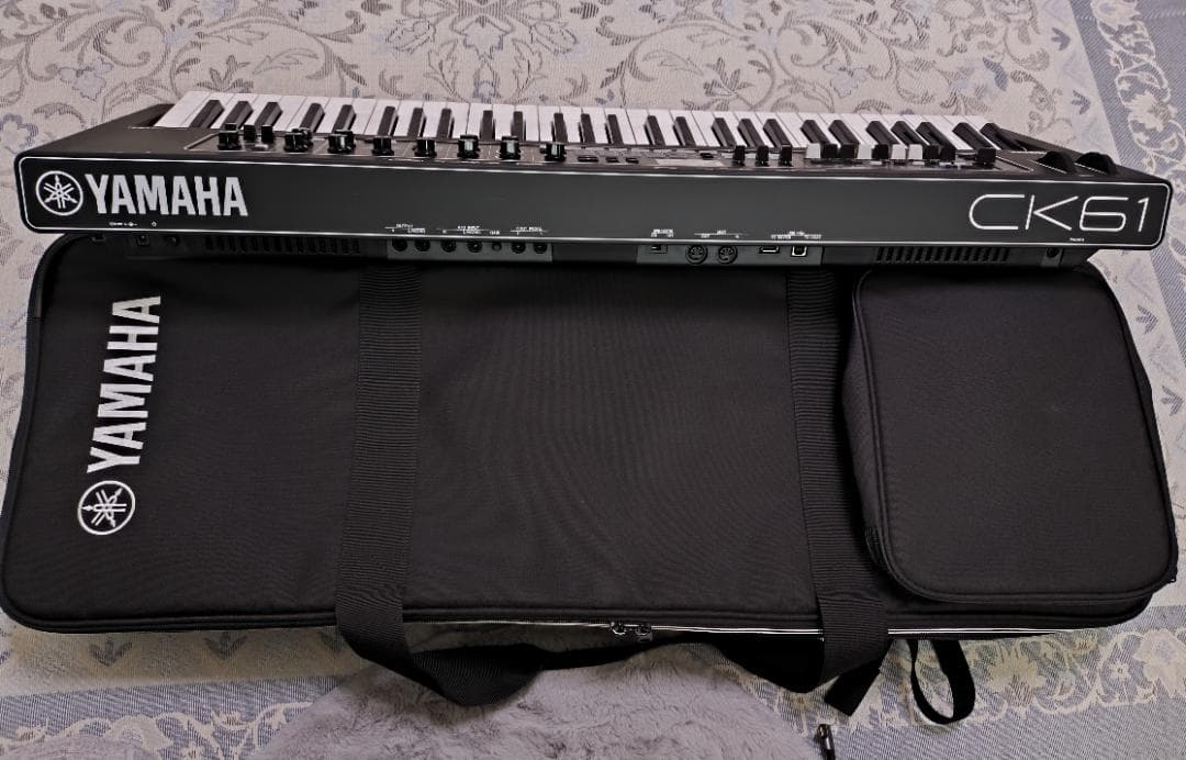 【美品】YAMAHA CK61 ステージキーボード　専用ソフトケース付き