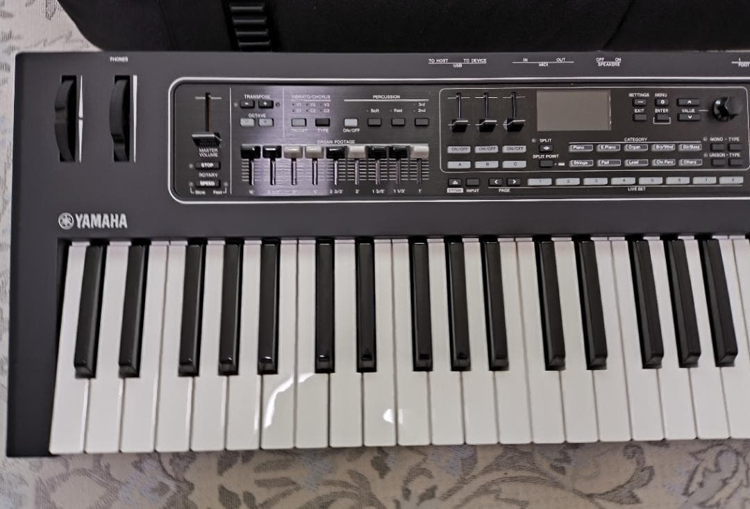 【美品】YAMAHA CK61 ステージキーボード　専用ソフトケース付き