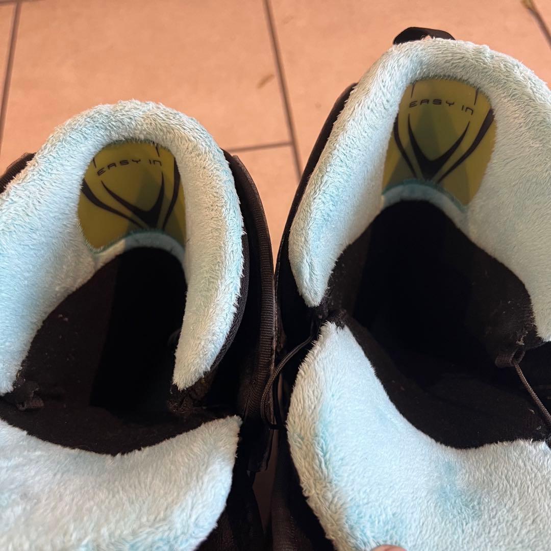 SALOMON スノーボードブーツ ブラック ブルー イエロー