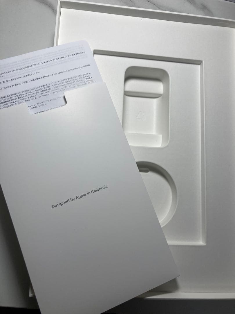 iPad 第9世代、64GB、充電コードなし、箱に汚れあり