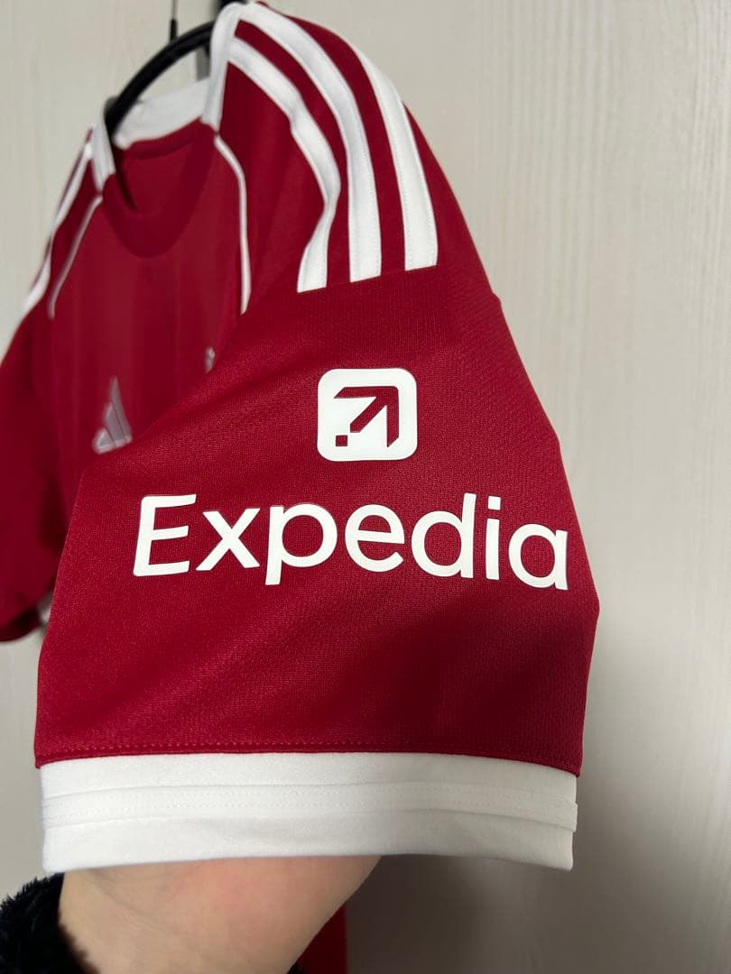 Liverpool 25/26 ホームユニフォームSZOBOSZLAI 8 M