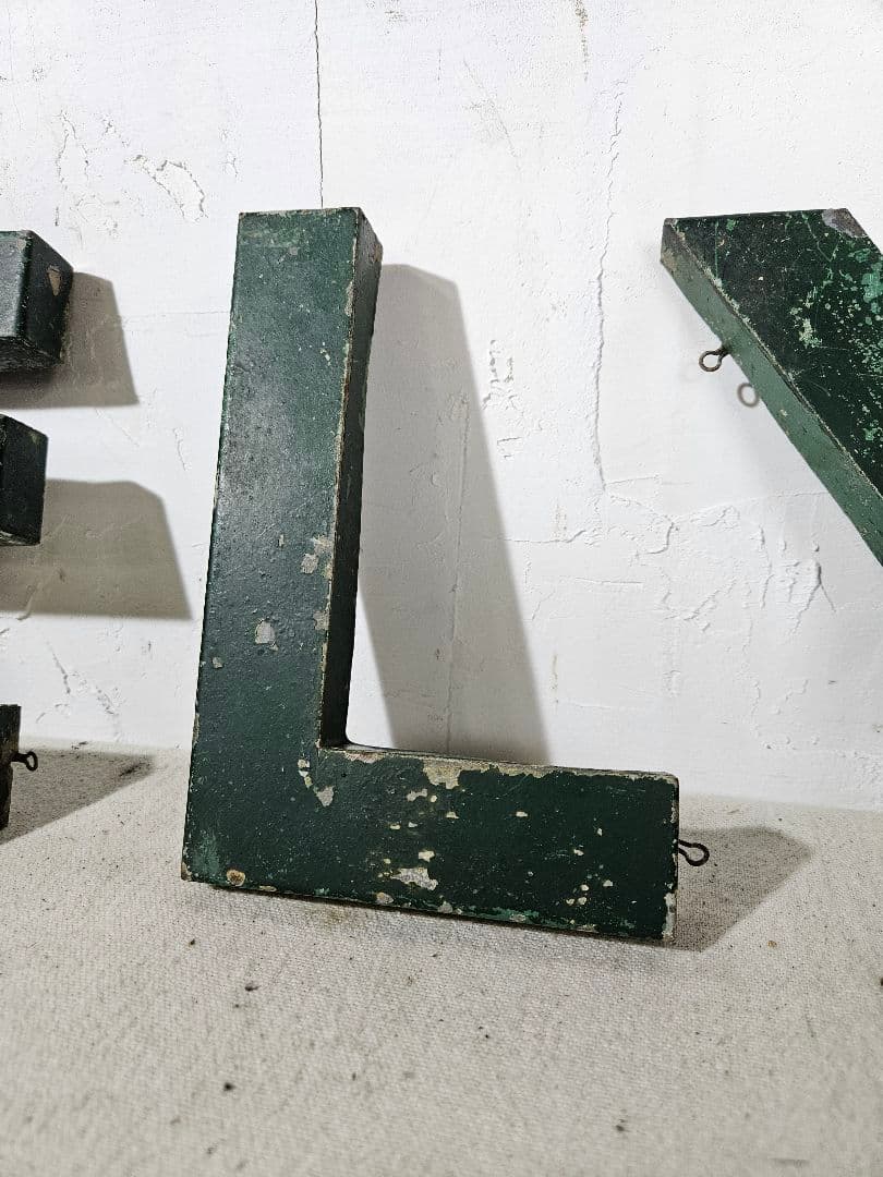 USA ヴィンテージ ブリキの看板 アルファベット 4文字分 壁掛け サイン