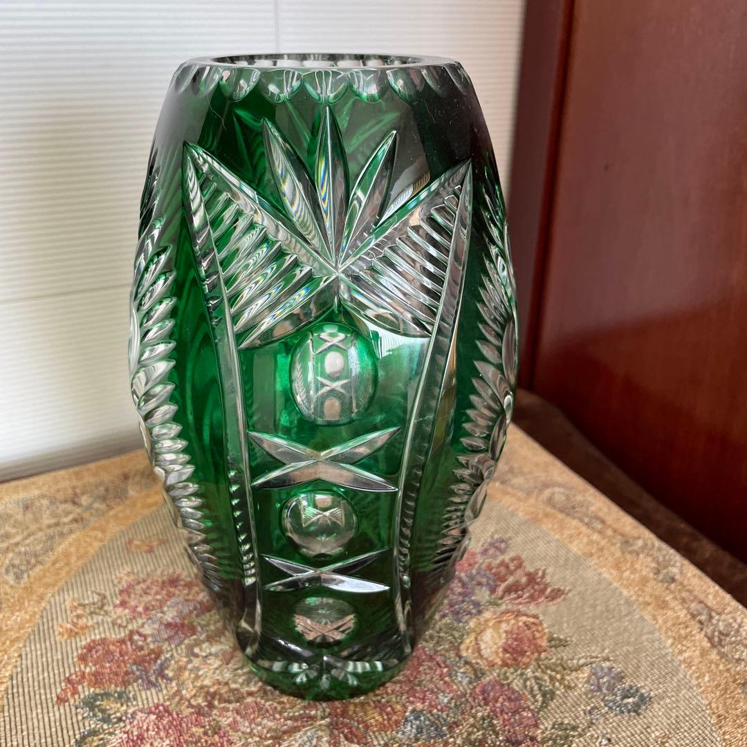 緑色 クリスタルカットガラス 花瓶 バルーン型