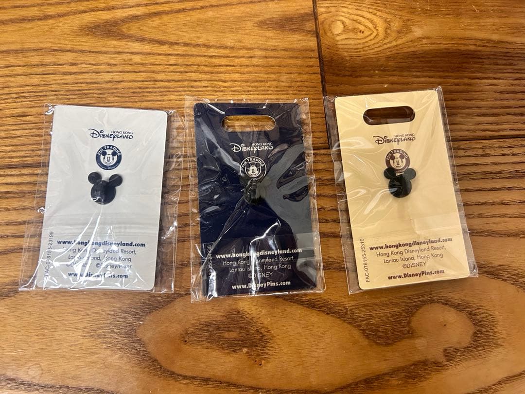 ◆未開封◆香港ディズニー年パス特典ピンバッジ 3点セット