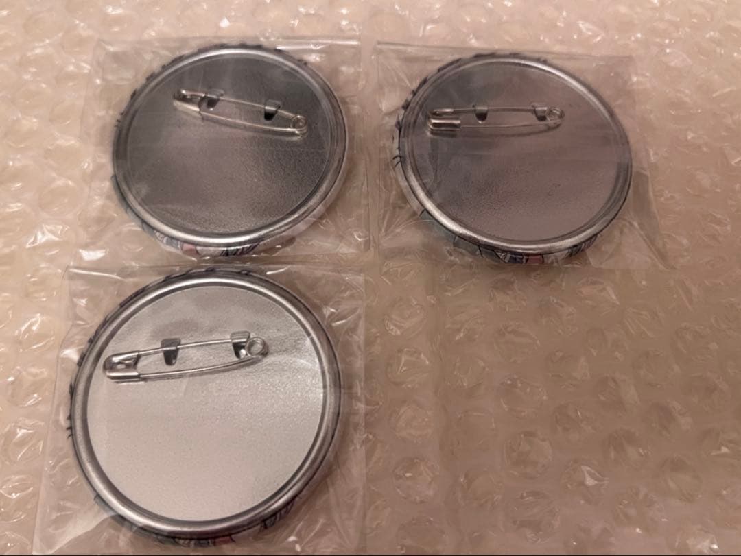 進撃の巨人 ミカサ きゃにめ 缶バッジ3点 cd柄ポストカード7点セット