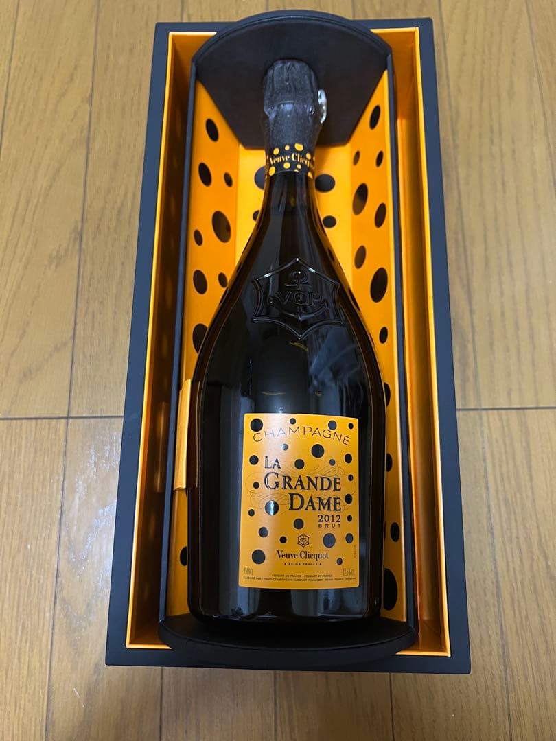 ヴーヴ クリコ 草間彌生コラボ La Grande Dame シャンパン