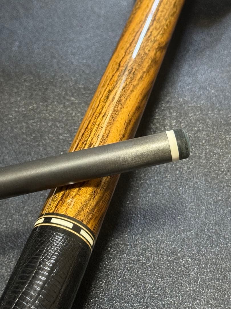 ボコテ材のビリヤードキューOEMカーボンシャフト（How ZRと同じモデル）