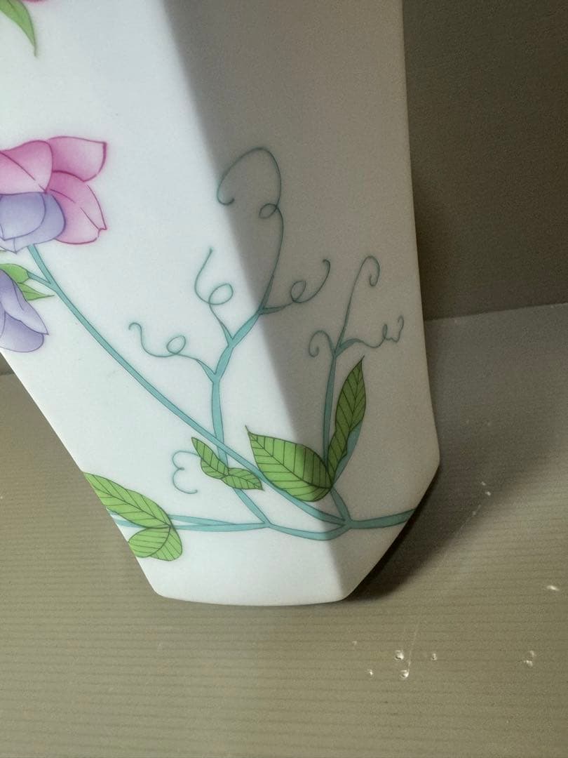 2564  香蘭社　薔薇　六角花瓶　未使用