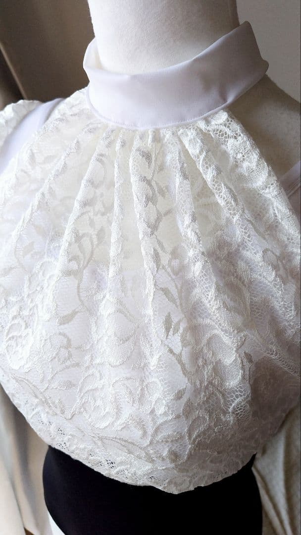 S～Mサイズ／チューリップ柄レースの胸元ギャザーが豪華な娘役レオタード白黒