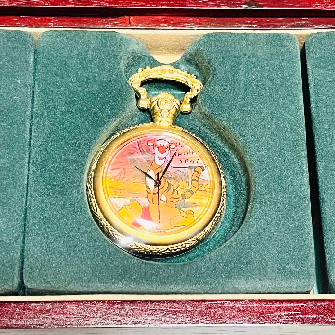 ディズニーストア　プーさん　懐中時計　限定1500個　レア　希少
