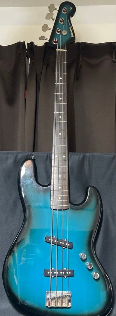 Fernandes 製オリジナル ギター4弦 グラデーションブルー#498