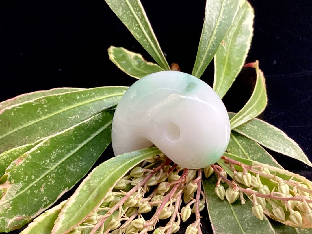 超レア‼️高額材料使用 ジェダイト糸魚川翡翠勾玉‼️ コレクション級　御守り　本物を