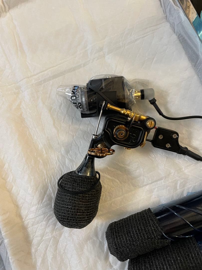 ムソトク(MUSOTOKU)とDan Kubinワイヤレスバッテリーサプライ