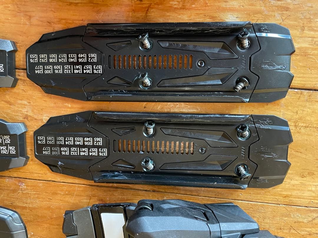 スキー SALOMON BINDINGS Strive 11 GW DEMO