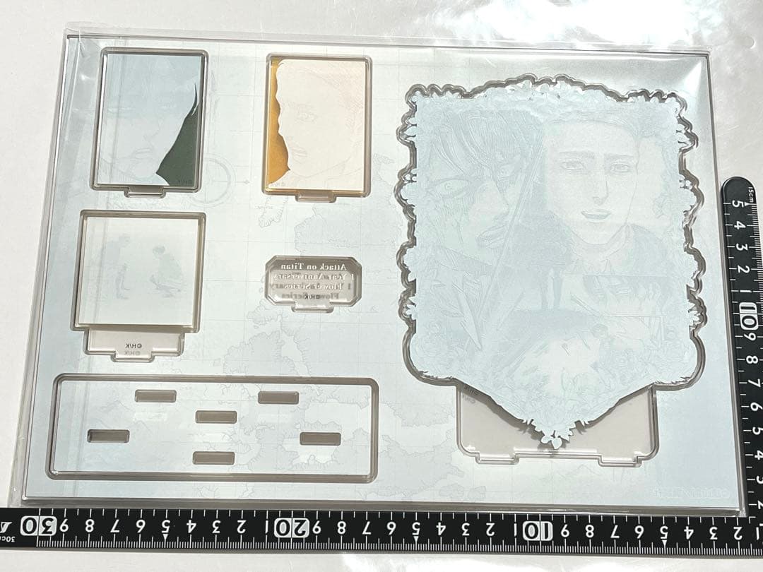 進撃の巨人 ANIQUE エルヴィン　リヴァイ　ハンジ　ジオラマ3点セット