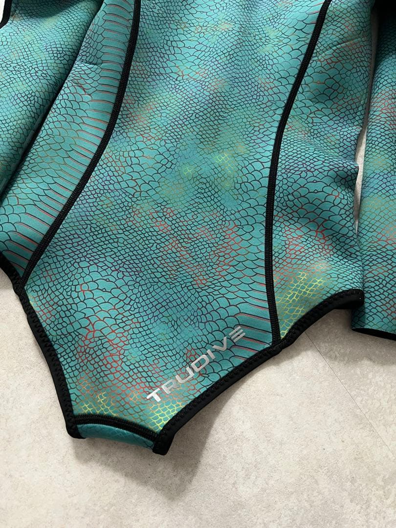 trudive スネークスキン