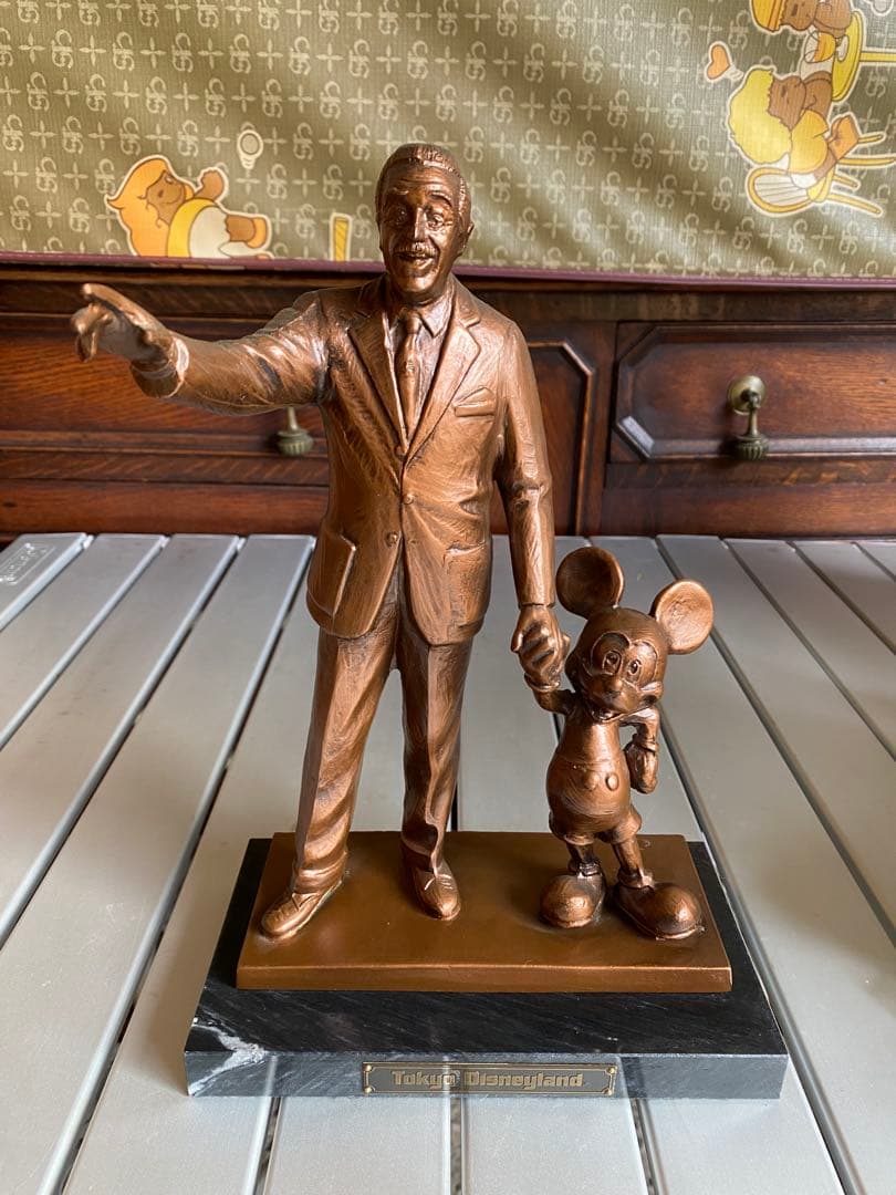 東京ディズニーランド　ウォルト・ディズニーパートナーズ像　ブロンズ像