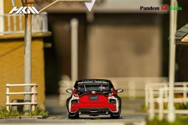 1/64 GR ヤリス Yaris Pandem Rocket Bunny