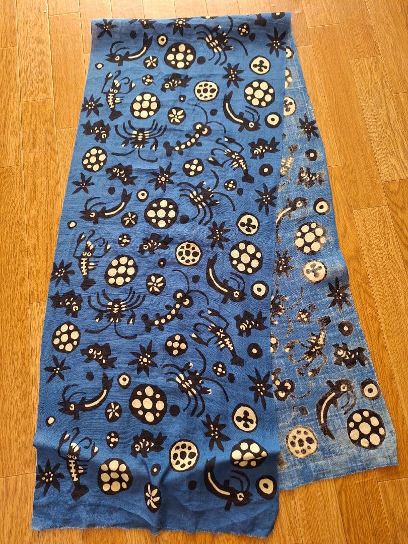 柚木沙弥郎　形染布　川の生物