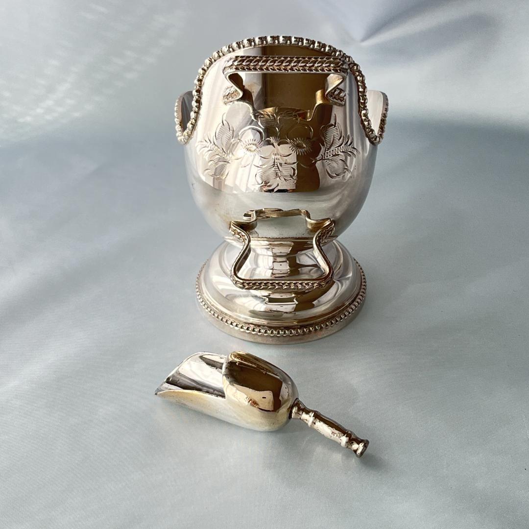 【英国】シュガースカットル / スコップ【シルバープレート】パールとエングレイブ