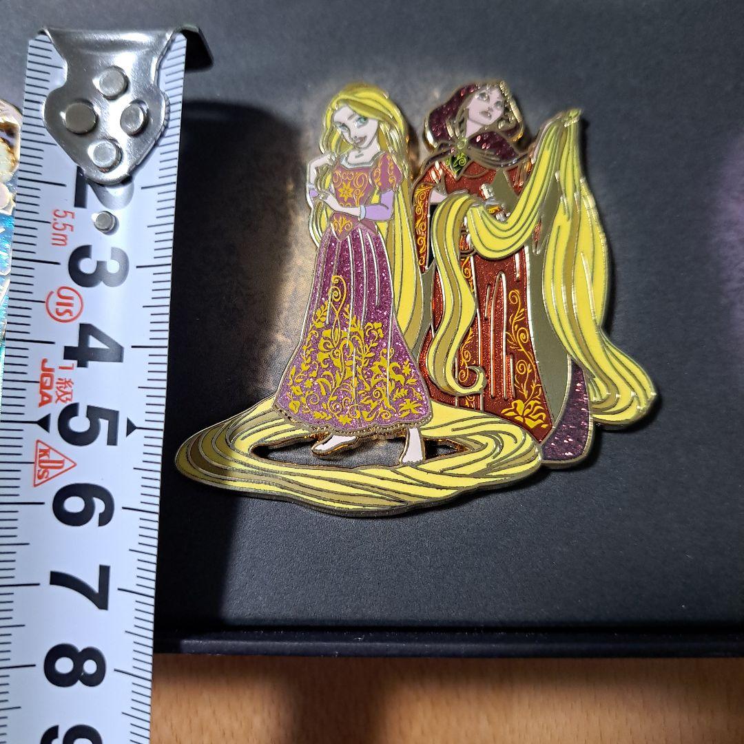 ディズニー　フェアリーテイルコレクション　ラプンツェル　ゴーテル　ピンバッジ