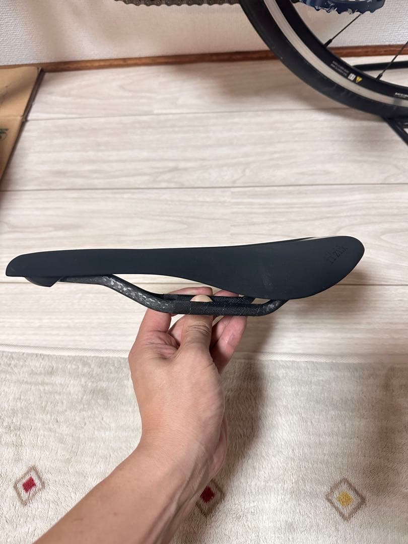 Fizikフィジーク ANTARES R1 カーボン 145mm サドル