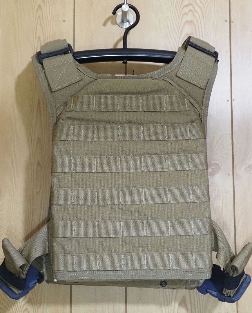 タクティカルベスト(ダイヤモンドバック実物)プレートキャリア(弾倉は含みません)