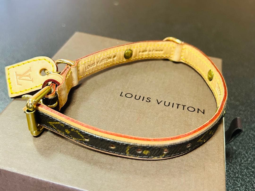 LOUIS VUITTON レザー首輪 調整可能