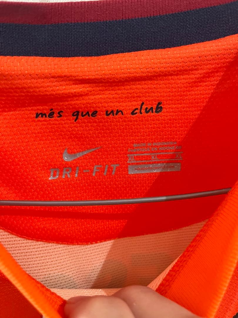 サッカー　NIKE バルセロナ メッシ 　ユニフォーム　未使用、タグ付き　長袖