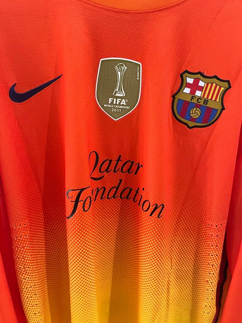 サッカー　NIKE バルセロナ メッシ 　ユニフォーム　未使用、タグ付き　長袖