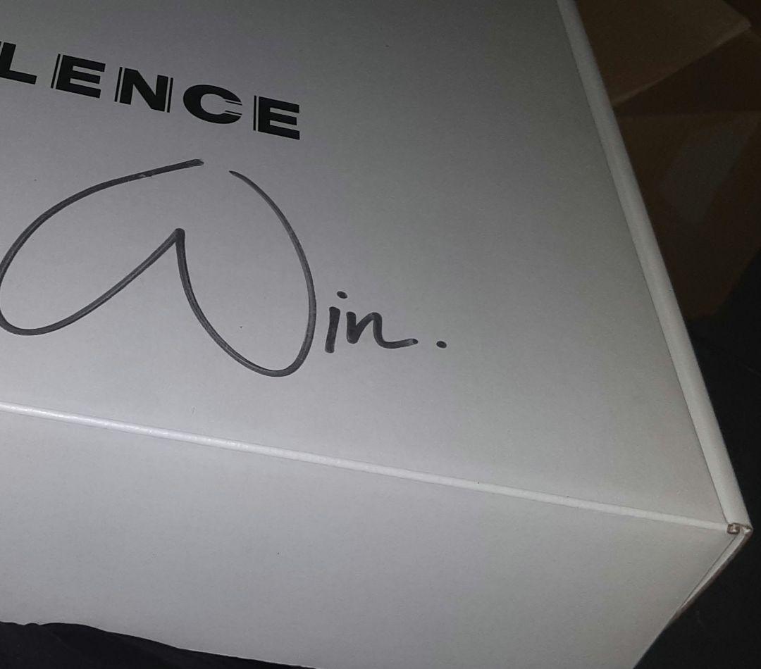 velence 空き箱　サイン付き　brightwin win