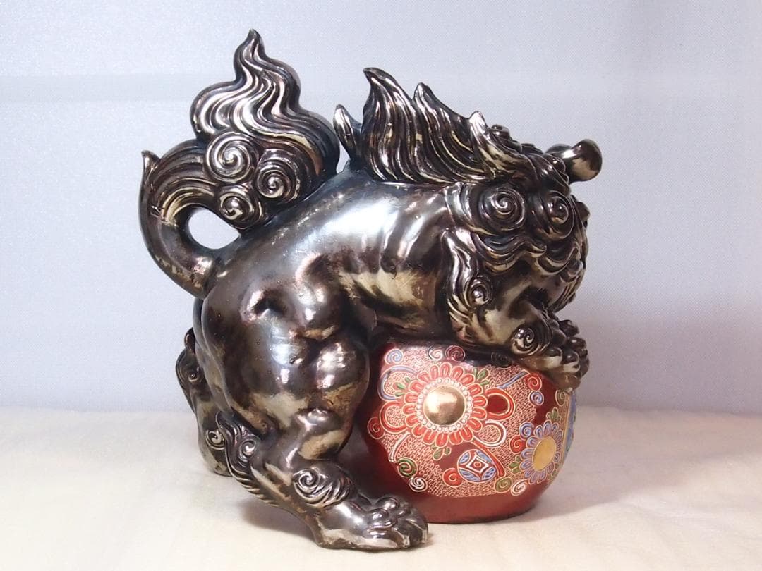【希少・良品】九谷焼 狛犬 シルバー/銀色 玉乗り獅子/シーサー 魔除け 置物