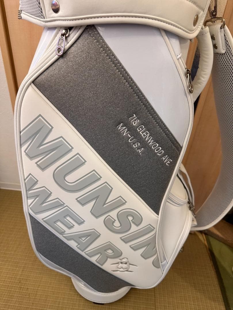 Munsingwear ゴルフキャディバッグ ホワイト/グレー　フード付き