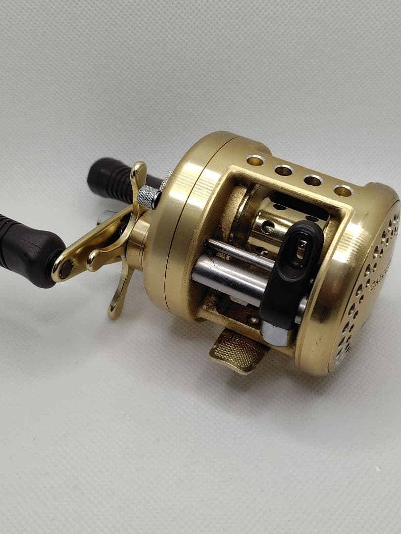 シマノ　ベイトリール　カルカッタ100XT