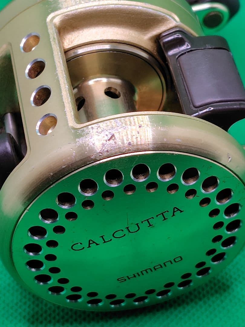 シマノ　ベイトリール　カルカッタ100XT