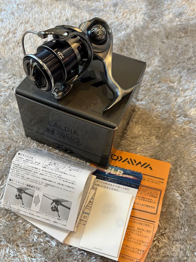 未使用品 25カルディア LT2500S ダイワ CALDIA スタンド付き