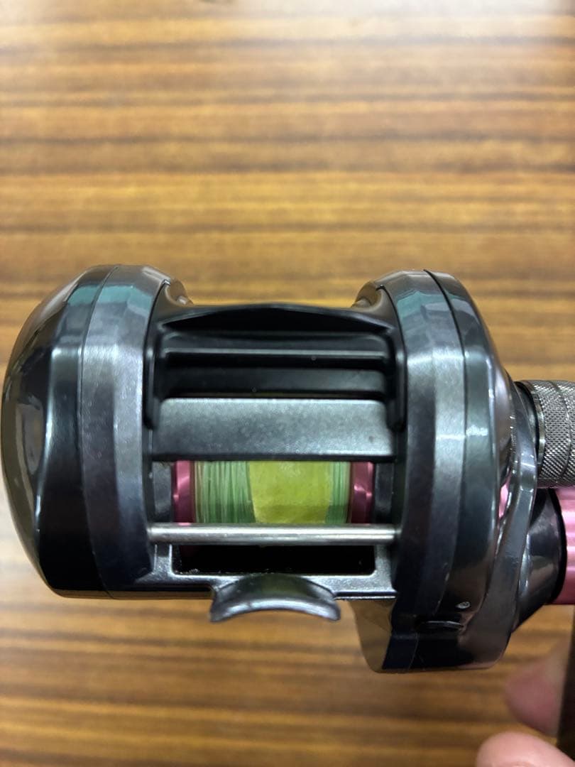 値引きダイワ　紅牙ICS103 右ハンドル　ゴメクサスカスタムハンドル付き