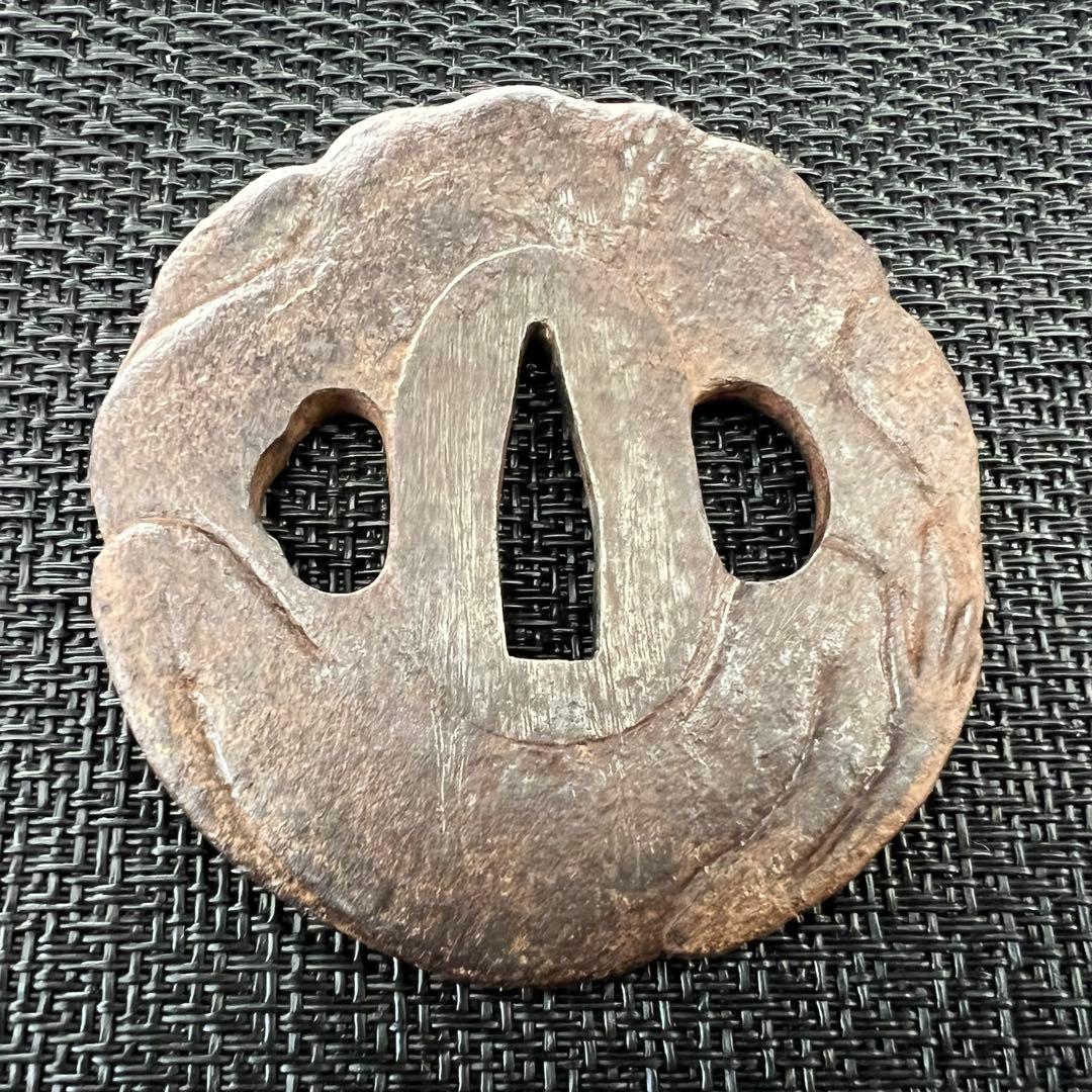 刀装具 刀鍔 蛙文様 鉃地 年代物 無銘 箱付き アンティーク