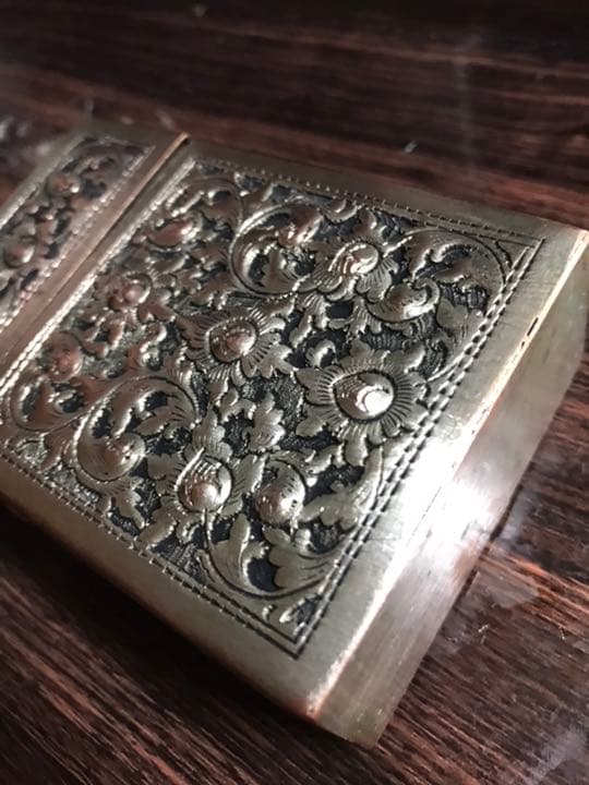 Saleパリ左岸のアンティーク　アラベスク彫刻細工スノッブな蓋物煙草入銅,銀.錫