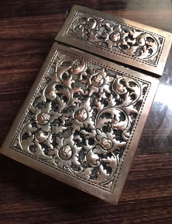 Saleパリ左岸のアンティーク　アラベスク彫刻細工スノッブな蓋物煙草入銅,銀.錫
